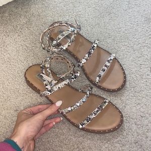 Steve Madden Travel stud flat sandal